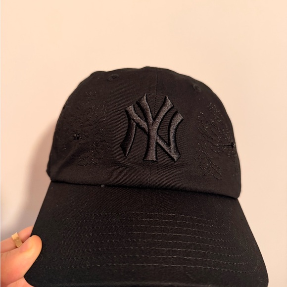 Kith by Lisa NY Yankees Logo Cap, limited edition